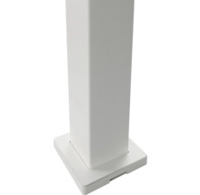 Detailansicht eines Pfostens mit quadratischer Grundplatte