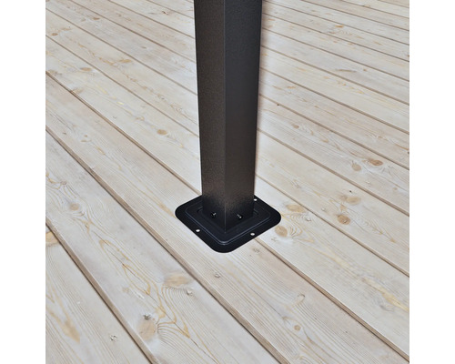Detailansicht eines Pfostensockels zur Montage auf einer Holzterrasse