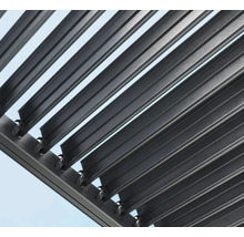 Nahaufnahme einer Lamellenüberdachung aus Aluminium