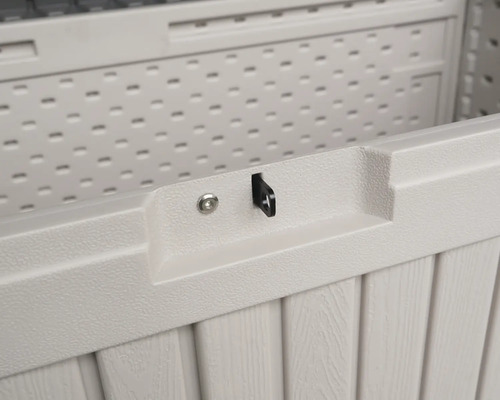 Detailansicht einer Aufbewahrungsbox aus Kunststoff mit Schlossvorrichtung