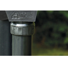 Halls Greenhouses Logo auf einem Gewächshauspfosten