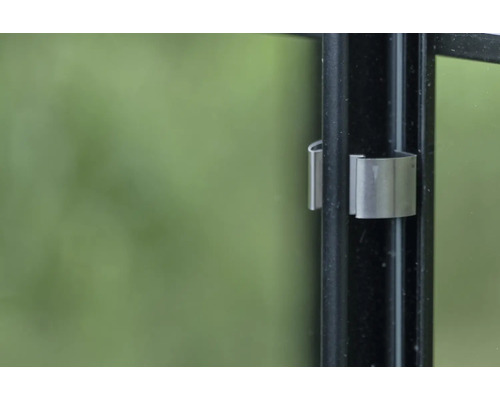 Detailansicht eines Glashalteclips an einem schwarzen Rahmen