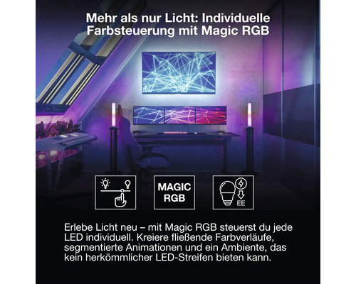 Gaming Bereich mit Schreibtisch, Monitoren und Magic RGB LED Beleuchtung. Symbole für Dimmbarkeit, Magic RGB Technik und Energieeffizienz.