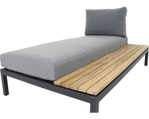 Gartenliege mit schwarzem Metallgestell, Holzlatten aus Akazie und grauen Sitz- sowie Rückenkissen.