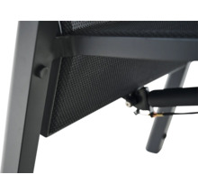 Detailansicht eines verstellbaren Gartenstuhls mit Gasdruckfeder-Mechanismus, Metallrahmen und schwarzem Textilgewebe.