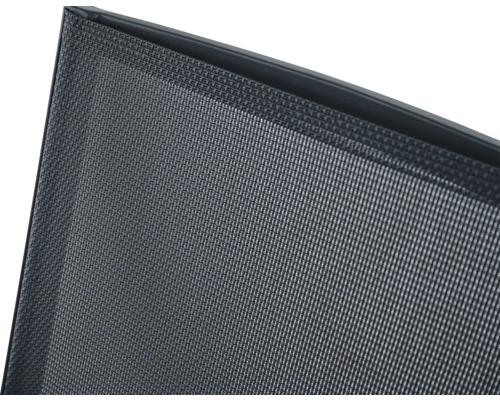 Detailaufnahme eines feinmaschigen Netzgewebes in einem stabilen Rahmen.