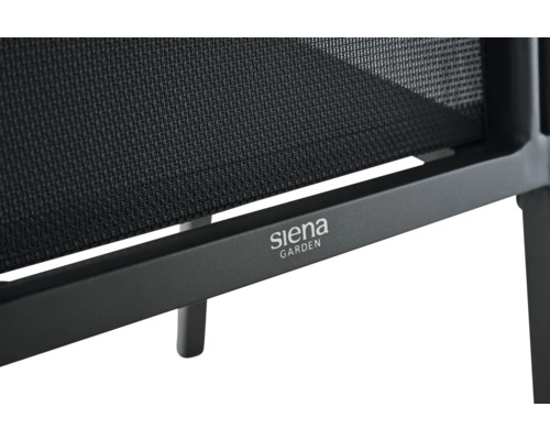 Siena Garden Logo auf dem Rahmen eines Gartenstuhls mit Netzgewebe.