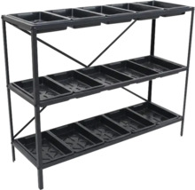 Pflanzenregal mit drei Ebenen und mehreren Pflanzschalen