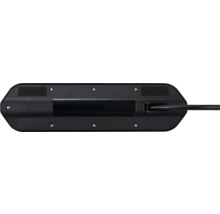 Unterseite einer schwarzen LED-Lampe mit Stromkabel