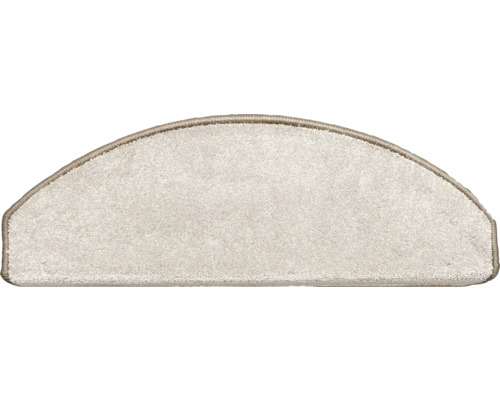 Halbrunde Treppenstufe aus Teppich