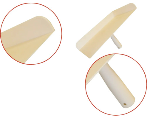 Kunststoffspachtel mit Griff zur Verarbeitung von Spachtelmassen