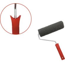 Farbwalze mit grauem Bezug und rotem Griff