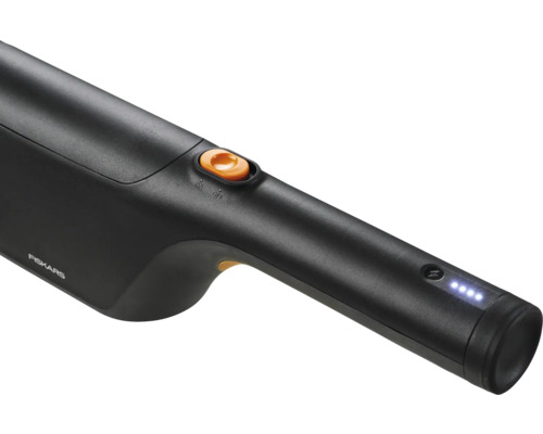 Fiskars Logo. Akku-Gartenschere im Detail.