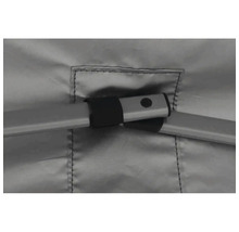 Detailansicht eines Pavillons mit Fokus auf die Verbindung der Metallstangen