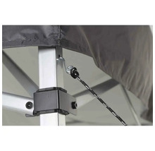 Detailansicht eines Pavillons mit Befestigungsseil