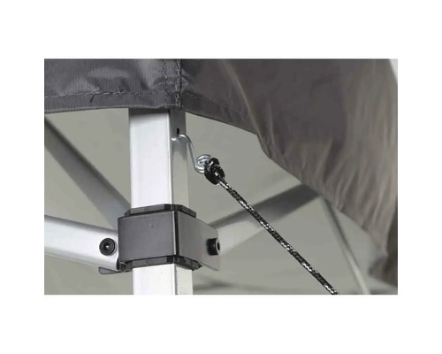 Detailansicht eines Pavillons mit Befestigungsseil