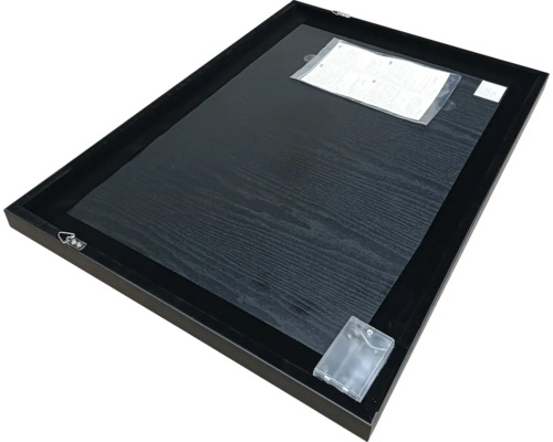 Rückseite eines schwarzen Bilderrahmens