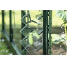 Detailansicht der Fensterjalousie eines Gewächshauses