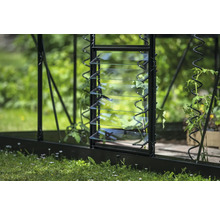 Detailansicht eines Gewächshauses mit Lamellenfenster zur Belüftung