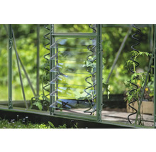 Detailaufnahme eines Gewächshauses mit Lamellenfenster zur Belüftung.