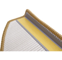 Detailansicht einer Teppichkante mit Befestigungsstreifen