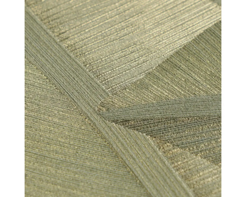Nahaufnahme einer Vliestapete mit geometrischem Linienmuster und metallischem Schimmer.