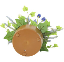 Unteransicht eines Blumentopfes mit Kunstpflanzen