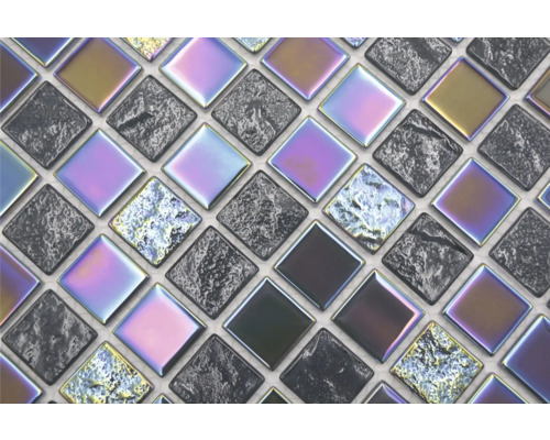 Mosaikfliesen in quadratischer Form für Wand- und Bodengestaltung.