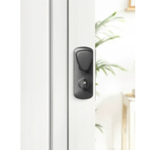 Schwarzer Türdrücker an weißer Tür