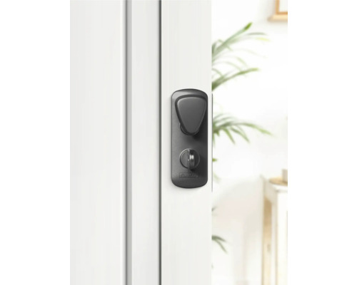 Schwarzer Türdrücker an weißer Tür