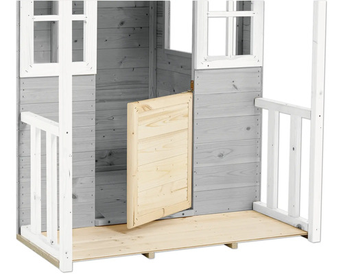 Detailansicht eines Holzspielhauses mit geöffneter Tür und weißem Geländer.