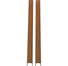 Zwei Zaunpfosten aus Metall mit Löchern