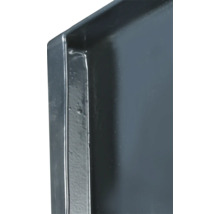 Detailaufnahme einer schwarzen Duschwanne