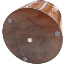 Bodenansicht einer Holzhocker