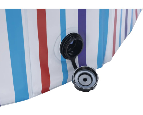 Detailansicht eines aufblasbaren Pools mit Streifenmuster und Verschlussventil.