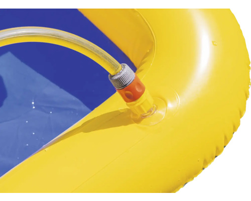 Detailaufnahme eines gelben Planschbeckens mit Schlauchanschluss