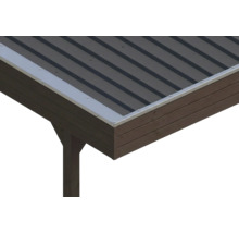 Detail eines Trapezblechdachs mit Dachrandprofil aus Metall auf einer Holzkonstruktion.
