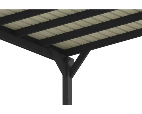 Detailansicht der Dachkonstruktion eines Carports mit dunklen Holzbalken, Pfosten und hellen Dachplatten.