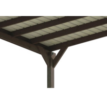 Detailansicht einer Carport-Dachkonstruktion aus Holz mit Trapezblech.