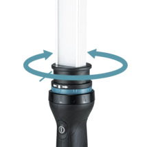 Nahaufnahme einer Arbeitsleuchte mit Pfeilsymbol zur Darstellung der 360 Grad Drehbarkeit des Leuchtkörpers.