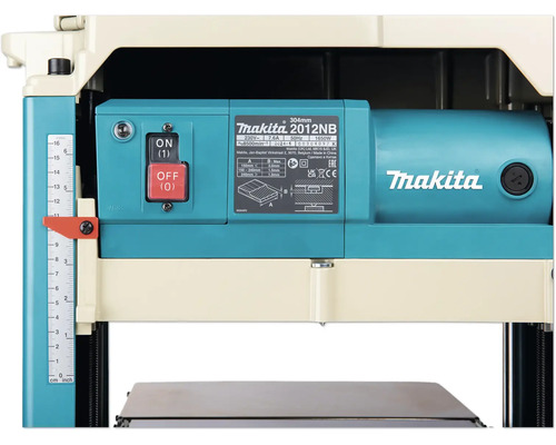 Makita Dickenhobel 2012NB Detailansicht mit Ein-Aus-Schalter, Skala in Zentimeter und Zoll sowie technischen Daten.