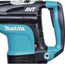 Türkis-schwarzer Makita Bohrhammer mit Anti-Vibrations-Technologie und ergonomischem Handgriff.