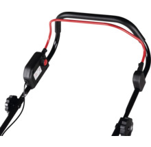 Schwarzer Rasenmähergriff mit rotem Sicherheitsbügel und schwarzer Bedieneinheit.