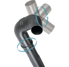 Verstellbarer Abflussrohrbogen aus schwarzem Kunststoff mit Pfeilen, die die Drehbarkeit veranschaulichen.