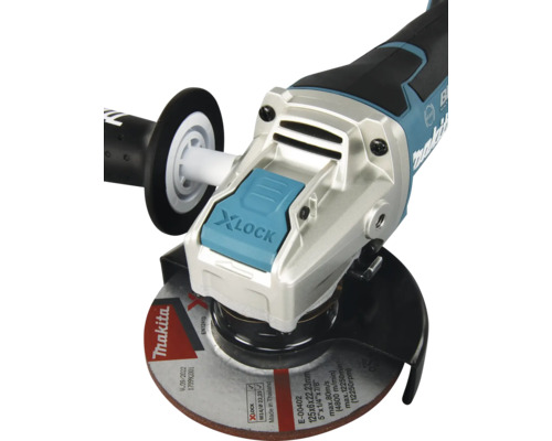 Makita Winkelschleifer mit X-LOCK Schnellwechselsystem, Seitengriff und Schleifscheibe.