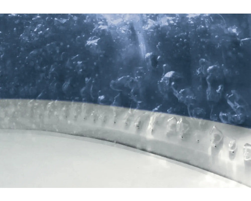 Detailaufnahme eines Sprudelbads mit Düsen