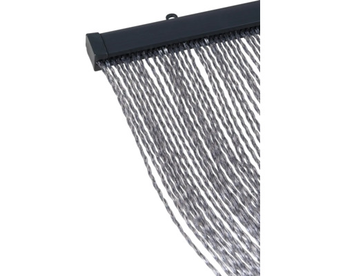 Vorhang aus geflochtenen Schnüren mit Aufhängeschiene