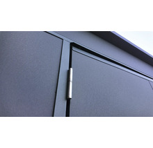 Detailansicht einer grauen Gartenbox mit Metallrahmen und Scharnier.