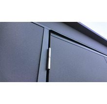 Nahaufnahme eines Garagentors mit Scharnier