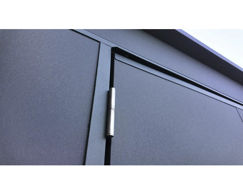 Detailansicht eines Metallschranks mit Scharnier